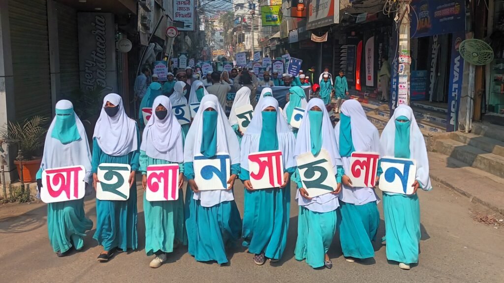 রমজানে হোটেল বন্ধ ও দ্রব্যমূল্য নিয়ন্ত্রণ রাখতে শিক্ষার্থীদের র্যালি