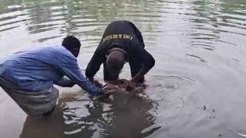 নিখোঁজের ১৭ ঘণ্টা পর শিশুর লাশ মিলল জিকে খালে