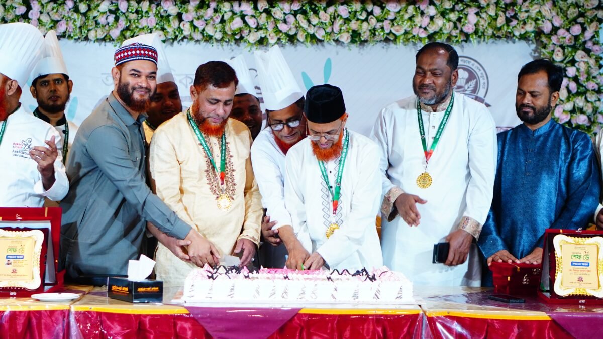 কুমিল্লায় বর্ণাঢ্য আয়োজনে আন্তর্জাতিক শেফ ডে উদযাপিত: গুণী শেফ ও স্পন্সরদের সম্মাননা স্মারক প্রদান
